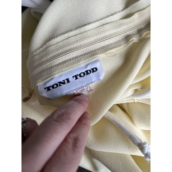 Vintage 1960s-1970s Pale Yellow Short Sleeve Knit Dress Size Medium - Picture 8 of 9